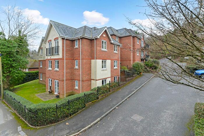 2 Bedroom Flat For Sale In Charterhouse Road, Godalming, GU7