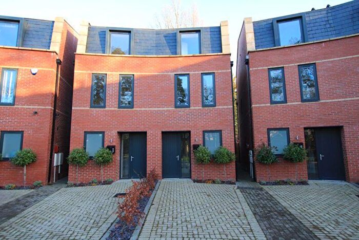 4 Bedroom Semi-Detached House To Rent In The Curve, Welholme Avenue, Grimsby, DN32