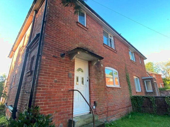 5 Bedroom Semi-Detached House To Rent In Woodcote Road, Southampton, Hampshire, SO17