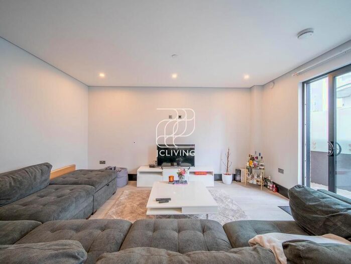 3 Bedroom Flat To Rent In Buckle St. Aldgate East, London, E1