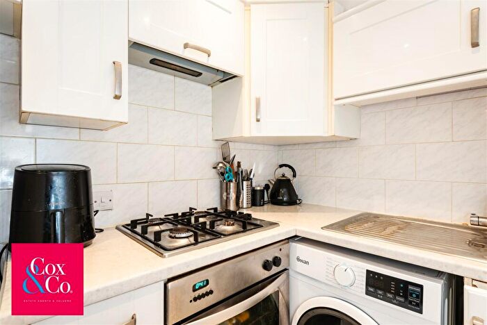 2 Bedroom Flat For Sale In Denmark Villas, Hove, BN3
