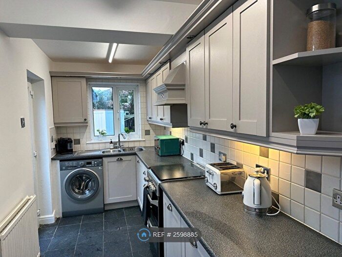 4 Bedroom Semi-detached House To Rent In Forbes Close, Sale, M33