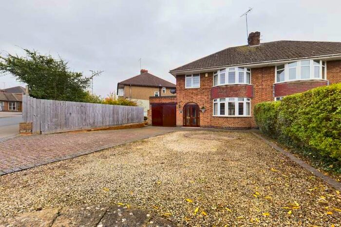 2 Bedroom Semi-Detached House To Rent In Kingsway, Northampton, NN2