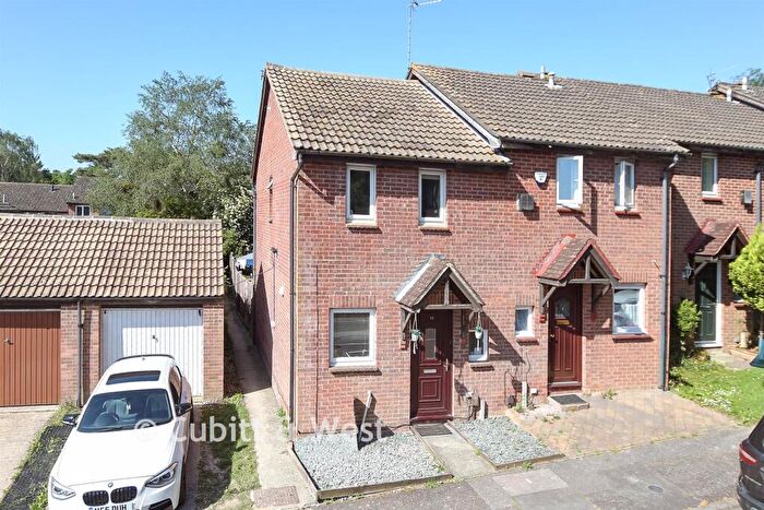 2 Bedroom End Of Terrace House For Sale In Hillingdale, Broadfield, West Sussex, RH11