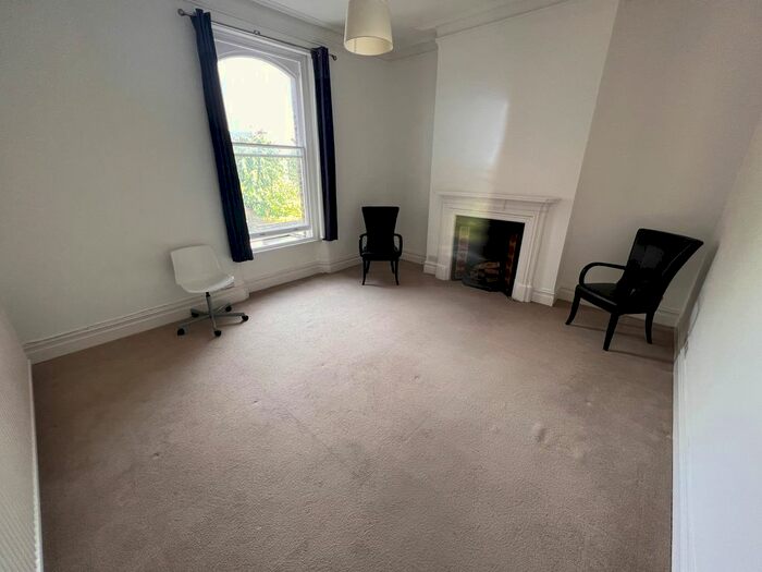 4 Bedroom Flat To Rent In Ormiston Grove, Shepherds Bush, W12