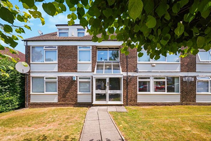 2 Bedroom Flat To Rent In Avenue Road, London, SE25