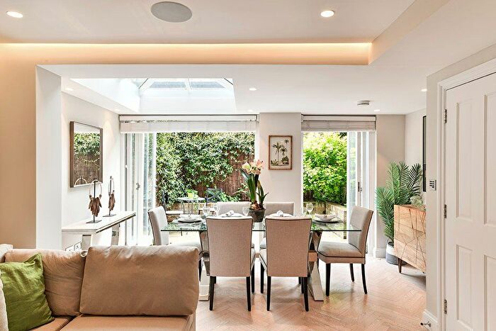 3 Bedroom Terraced House To Rent In First Street, Chelsea, London, SW3