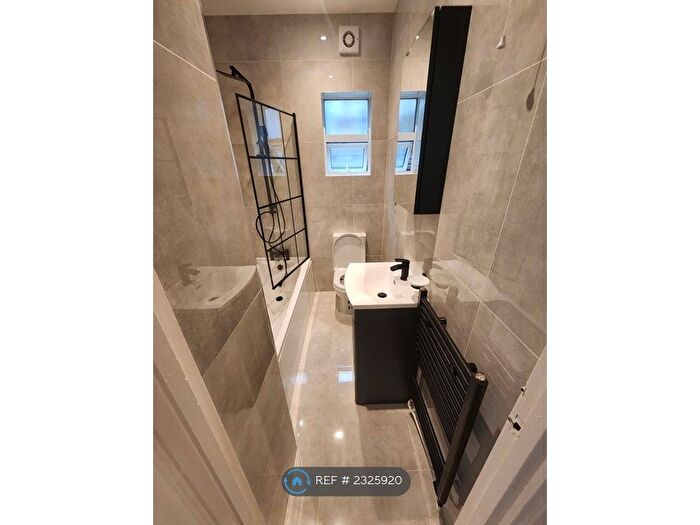 3 Bedroom Flat To Rent In Windus Road, London, N16