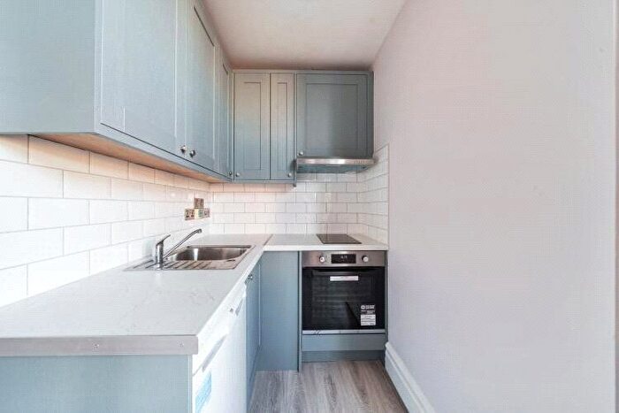 Studio To Rent In High Street, Acton, London, W3