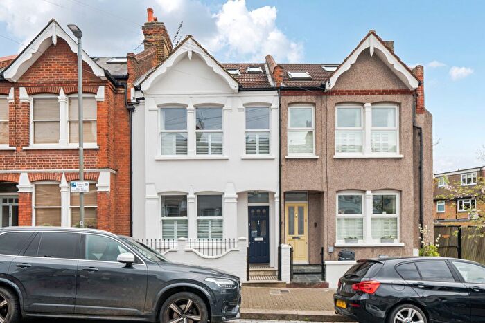 4 Bedroom Detached House For Sale In Idlecombe Road, Tooting, London, SW17