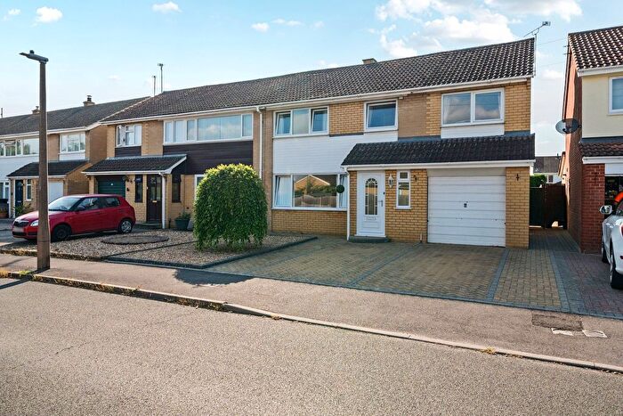 5 Bedroom Semi-Detached House For Sale In Sarum Avenue, Melksham, SN12