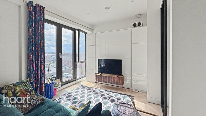 1 Bedroom Apartment For Sale In Bath Road, Slough, SL1