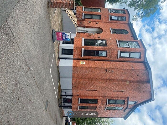 2 Bedroom Flat To Rent In Fallowfield, Manchester, M14