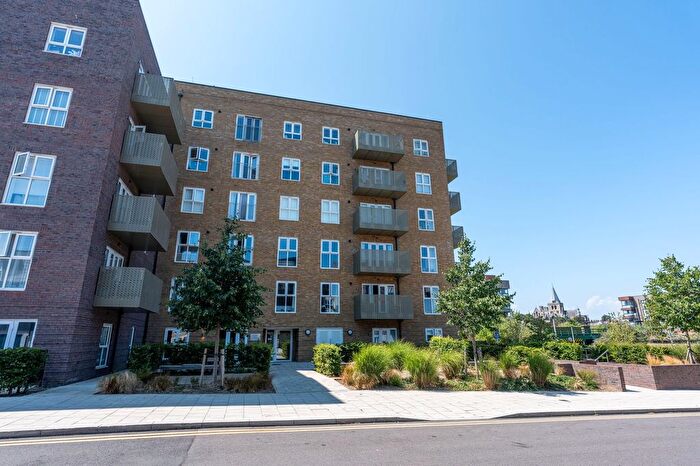 2 Bedroom Flat To Rent In Glenway Road, Quay Court, ME1