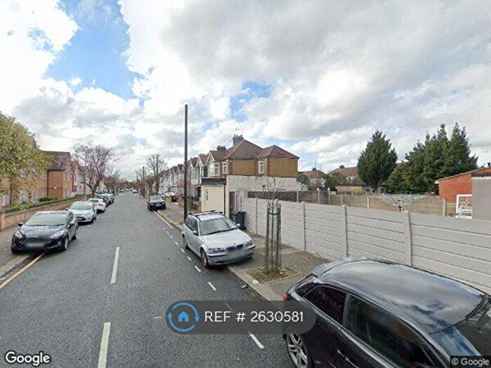 2 Bedroom Flat To Rent In Newbury Park, Ilford, IG2