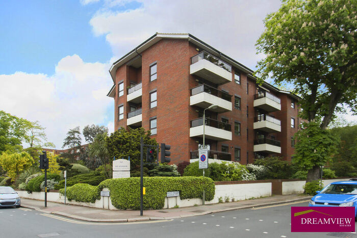 1 Bedroom Flat For Sale In Corner Finchley Road And West Heath Avenue, Greater London, NW11