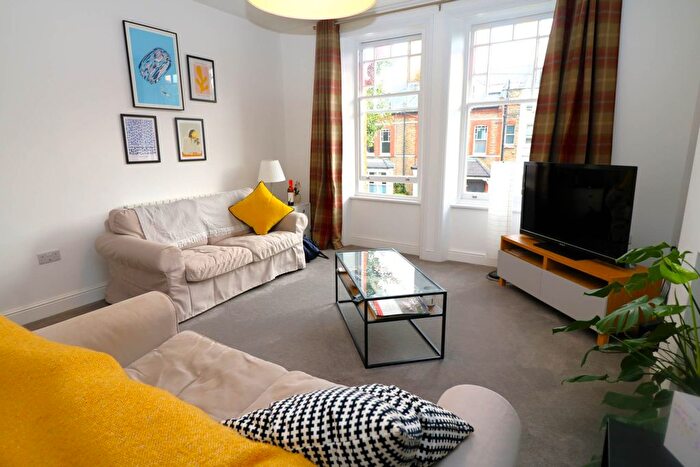 2 Bedroom Flat To Rent In Aubrey Road, London, N8
