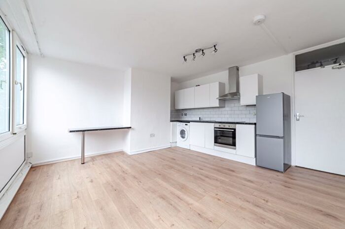 4 Bedroom Flat To Rent In Sherfield Gardens, London, SW15