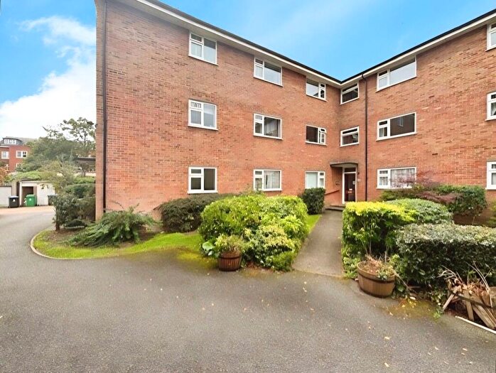 2 Bedroom Flat To Rent In Lovelace Gardens, Surbiton, KT6