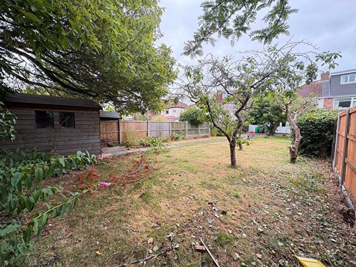 3 Bedroom Semi-Detached House For Sale In Claremont Avenue, Maghull, L31
