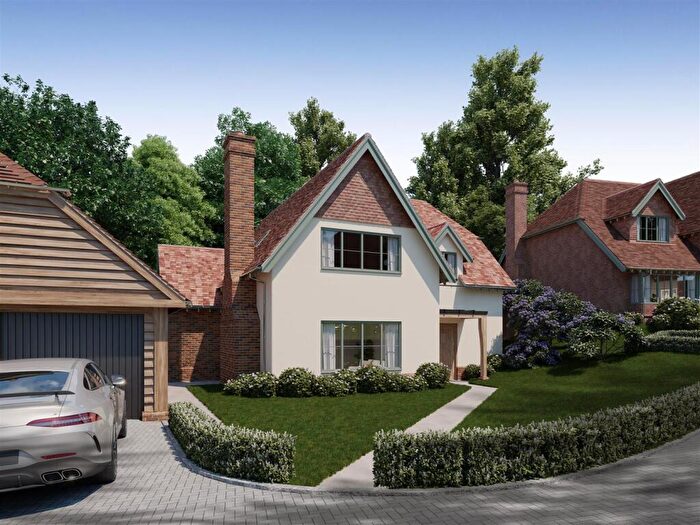 3 Bedroom House For Sale In Farndon Close, Chiddingfold, GU8