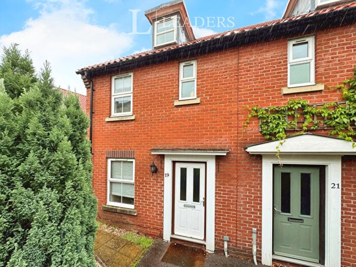 3 Bedroom Semi-Detached House To Rent In Higham Close, Norwich, NR7