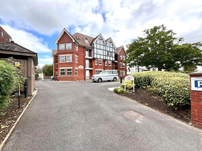 2 Bedroom Flat For Sale In Boscombe Spa Road, Bournemouth, BH5
