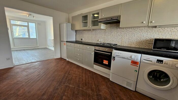 4 Bedroom Flat To Rent In Ambrose Walk, Bow, London, E3