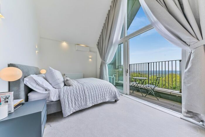 4 Bedroom Town House To Rent In Exeter Place, London, SE26