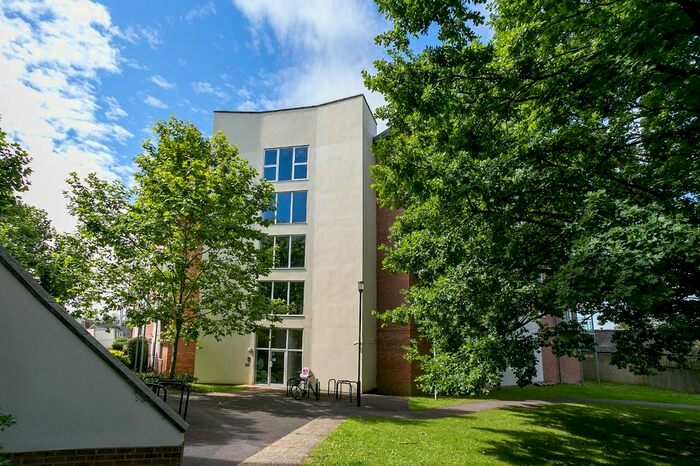 2 Bedroom Flat To Rent In Mayfair Court, Observer Drive, Watford, Herts, WD18