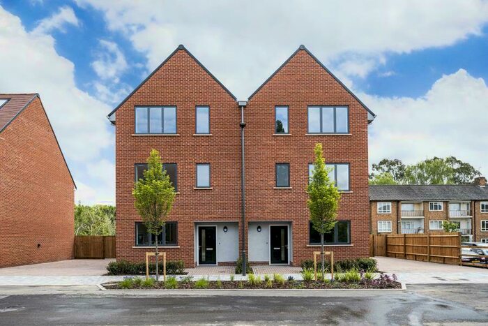 4 Bedroom Semi-Detached House To Rent In Woking, Surrey, GU21