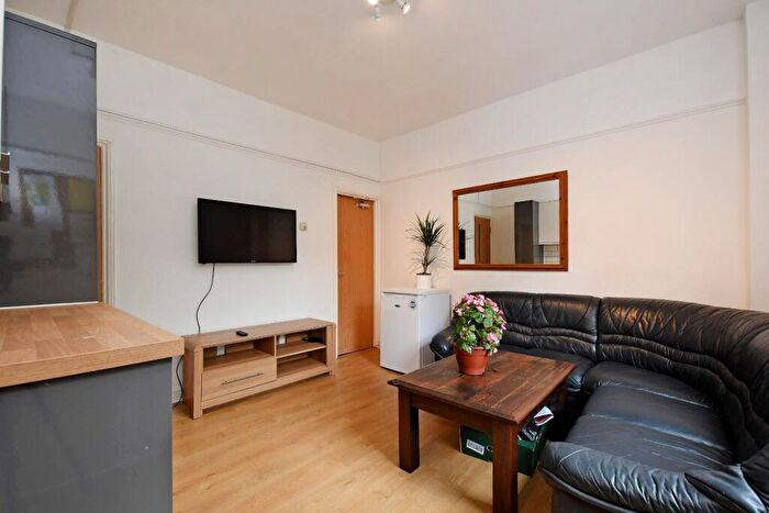 5 Bedroom House To Rent In Burns Road, Crookesmoor, S6