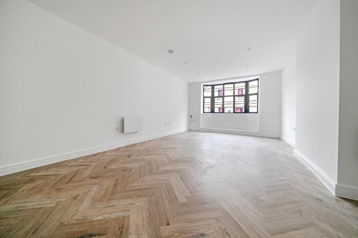 Studio To Rent In Peascod Street, Windsor, SL4