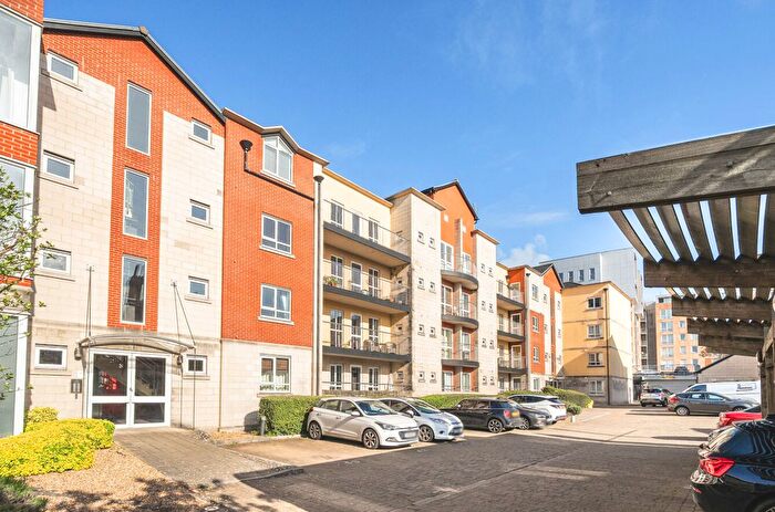 2 Bedroom Flat For Sale In Gloucester Square, Southampton, Hampshire, SO14