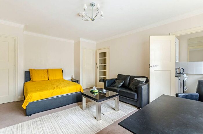 Studio To Rent In Tavistock Court, Bloomsbury, London, WC1H