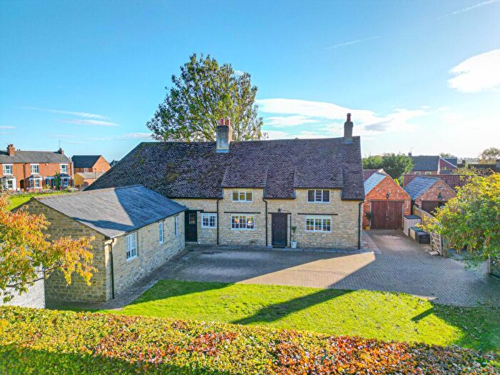 4 Bedroom Detached House For Sale In School Lane, Castlethorpe, MK19