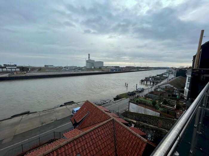 1 Bedroom Terraced House To Rent In High Street, Gorleston, NR31