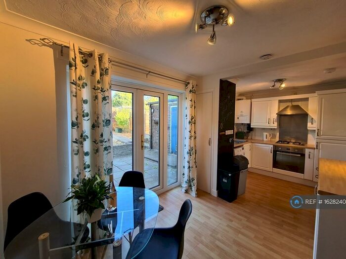 4 Bedroom Semi-Detached House To Rent In And Panton Crescent, Colchester, CO4