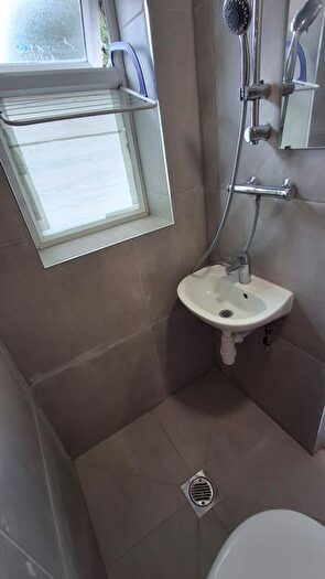 Studio To Rent In Charnwood Close, New Malden, KT3