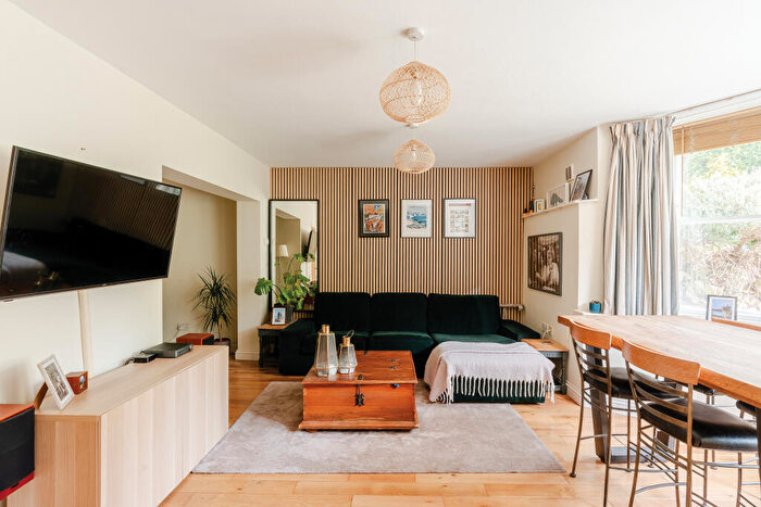 2 Bedroom Flat For Sale In Elmgrove Road, Redland, Bristol, BS6