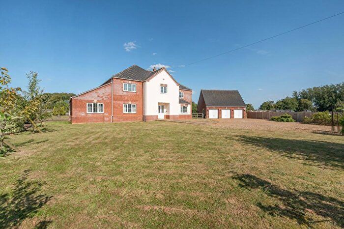 6 Bedroom Detached House For Sale In Station Road, Little Fransham, NR19