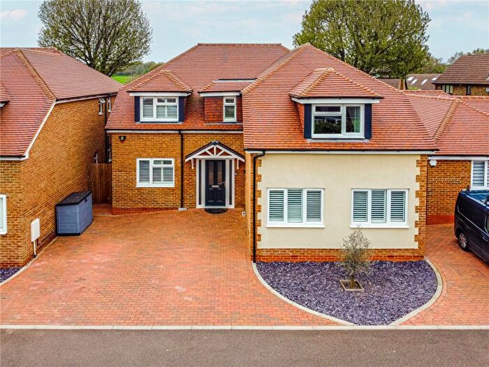 4 Bedroom Detached House To Rent In Hawthorn Crescent, Caddington, Luton, LU1