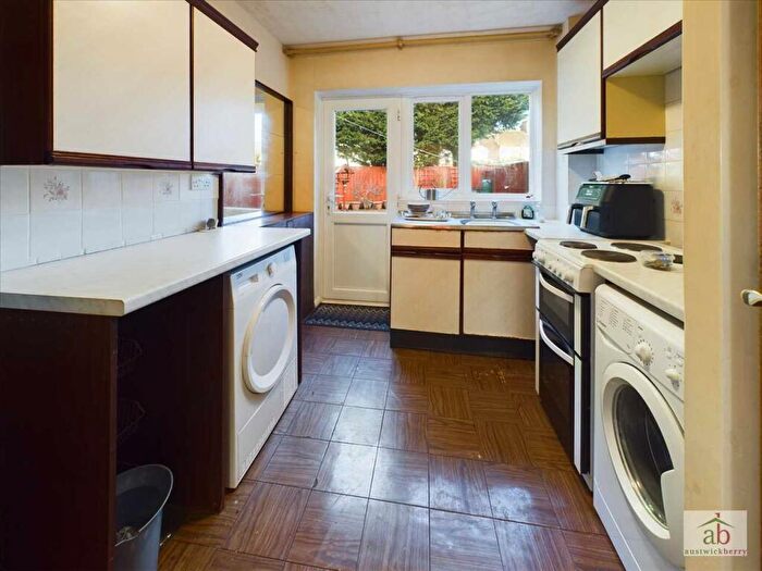 3 Bedroom End Of Terrace House For Sale In Beatrice Close, Ipswich, IP3