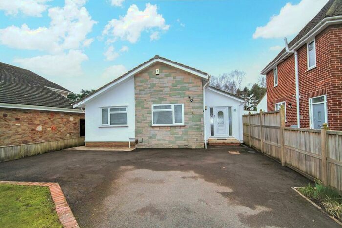3 Bedroom Detached Bungalow To Rent In Malmains Drive, Frenchay, Bristol, BS16