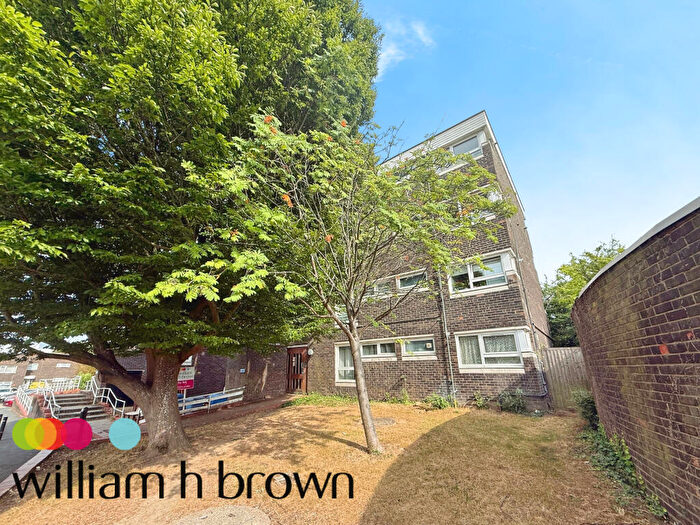 2 Bedroom Flat To Rent In Shawbridge, Harlow, CM19