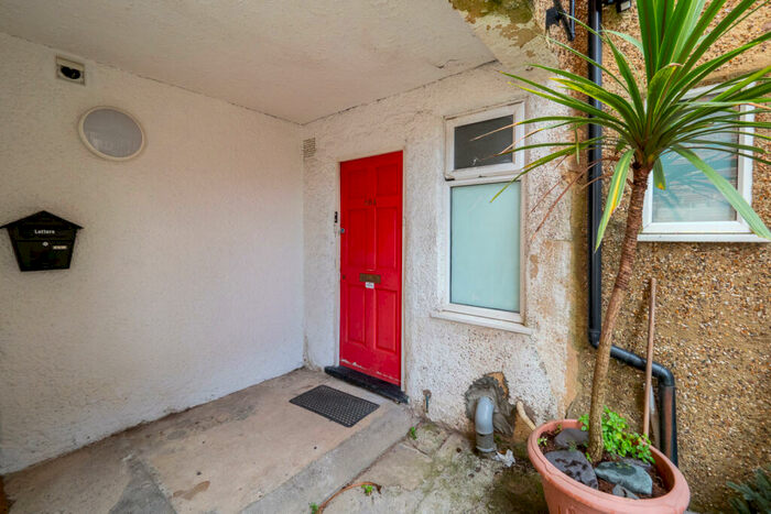 2 Bedroom Apartment To Rent In West Street, Carshalton, SM5