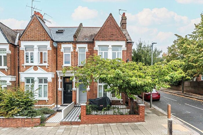 3 Bedroom Flat To Rent In St. Ann's Hill, London, SW18