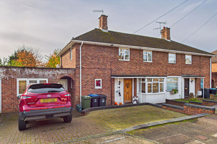 4 Bedroom Semi-Detached House For Sale In Lindlings, Hemel Hempstead, HP1