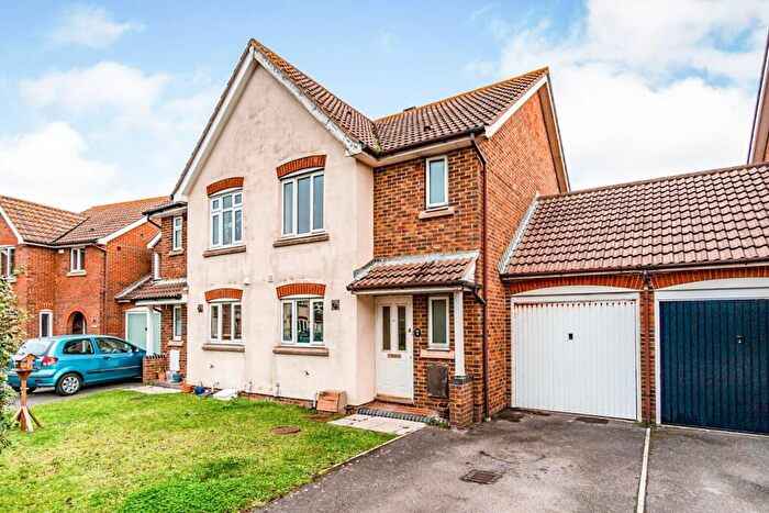 3 Bedroom Semi-Detached House To Rent In Roman Fields, Bognor Regis, PO21