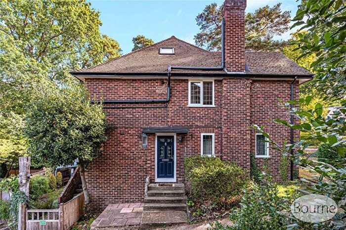 3 Bedroom Flat For Sale In The Ridge, Woking, Surrey, GU22
